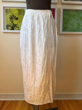 VINTAGE 90s IVORY SATIN MIDI SKIRT EMBROIDERED LACE HEM – COQUETTE ROMANTIC